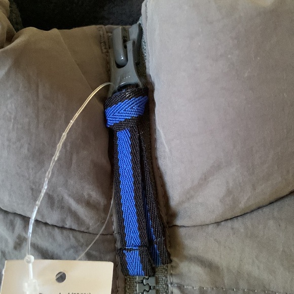 Mens GAP Brand NEW Gray Luxury DOWN Alternative Winter Puffer VEST - Picture 3 of 15